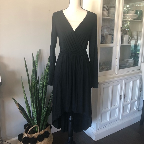 Dresses & Skirts - Black surplice long sleeve midi dress